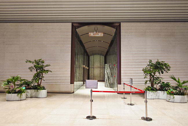 粤胜广场大堂植物美陈——绿色共融激活贸易空间